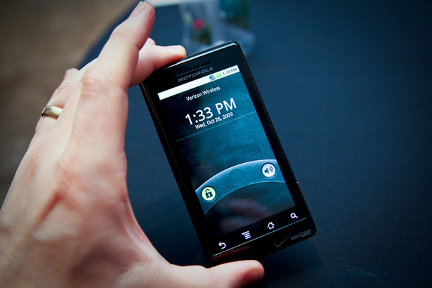 Unlocked Motorola Milestone now available in Canada | WhatsYourTech.ca