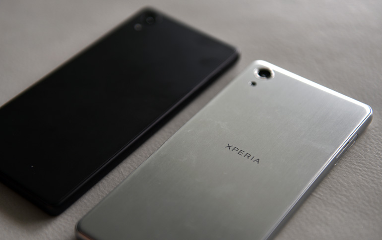 Sony Xperia X phones back